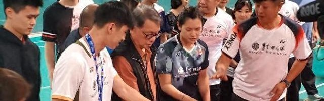 开云体育下载-切乳猪！世锦赛季军赖浩俊回国受隆重欢迎 网友：系老广无疑了！